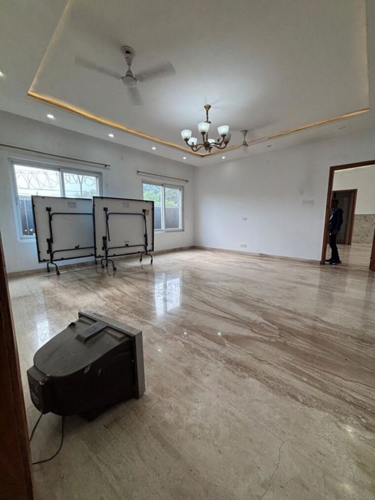 Room, sainik farm 4 Bedroom 1200 Sq.Ft. Independent House In Sainik Farm Delhi 10614557