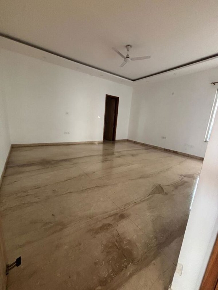 Room, sainik farm 4 Bedroom 1200 Sq.Ft. Independent House In Sainik Farm Delhi 10614557