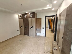 Room in 3 BHK Builder Floor at Rajouri Garden – for Rent