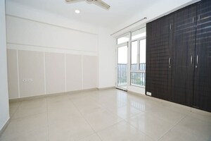 Room in 2.5 BHK Apartment at Gaur City 4th Avenue, Sector 4 Greater Noida – for Sale