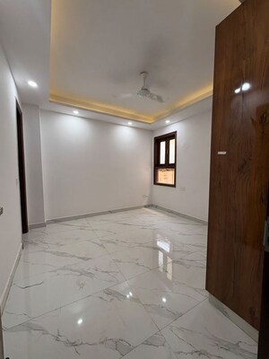 Room in 2 BHK Apartment at Saket – for Rent
