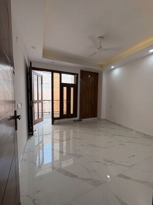 Room in 2 BHK Apartment at Saket – for Rent