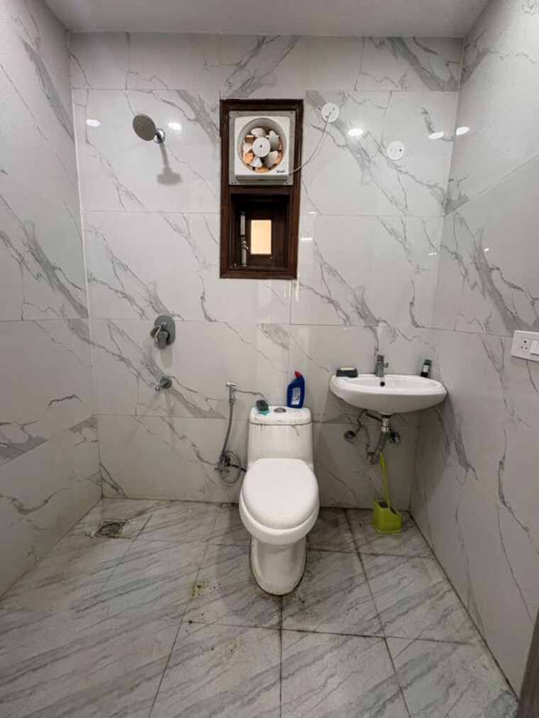 Bathroom, saket 2 Bedroom 1100 Sq.Ft. Apartment In Saket Delhi 10614600