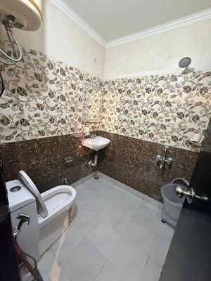 Furnished Amenities in 1 BHK Apartment at Saket – for Rent