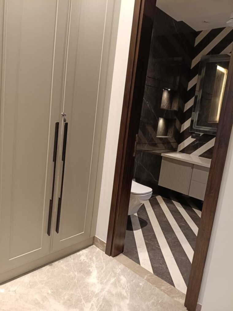 Balcony, maharani bagh 4 Bedroom 800 Sq.Yd. Builder Floor In Maharani Bagh Delhi 10614536