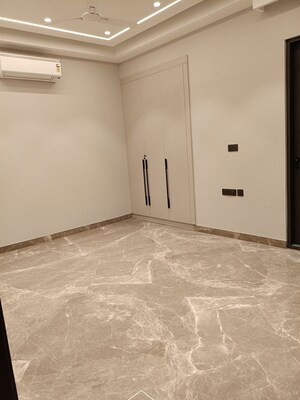 Room in 4 BHK Builder Floor at Maharani Bagh – for Sale