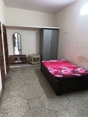 Bedroom in 1 RK Villa at Aliganj – for Rent
