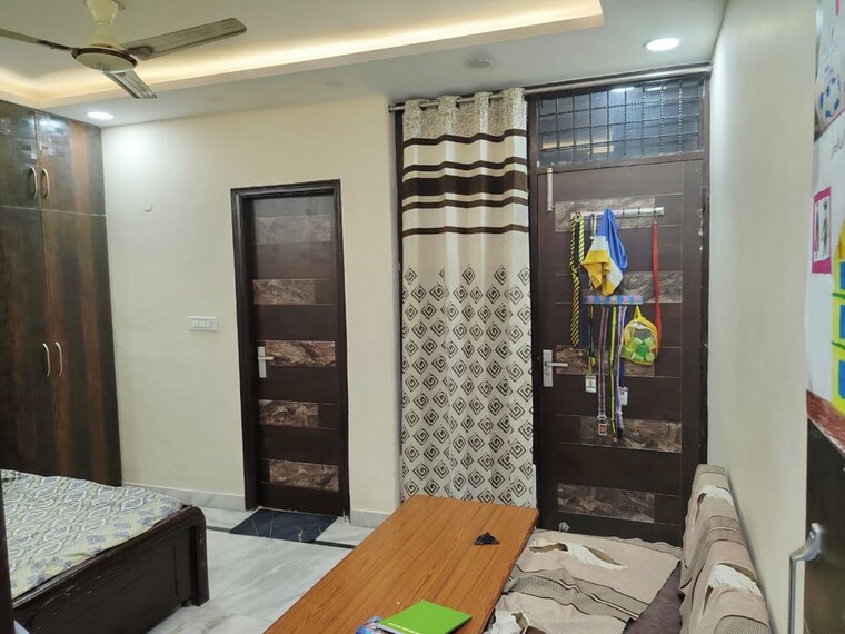 Living Room, arjun nagar 3 Bedroom 110 Sq.Yd. Builder Floor In Arjun Nagar Delhi 10614622