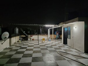 Terrace in 3 BHK Builder Floor at Arjun Nagar – for Sale