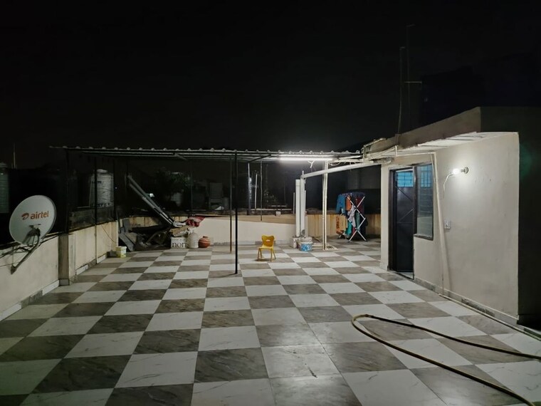 Terrace, arjun nagar 3 Bedroom 110 Sq.Yd. Builder Floor In Arjun Nagar Delhi 10614622