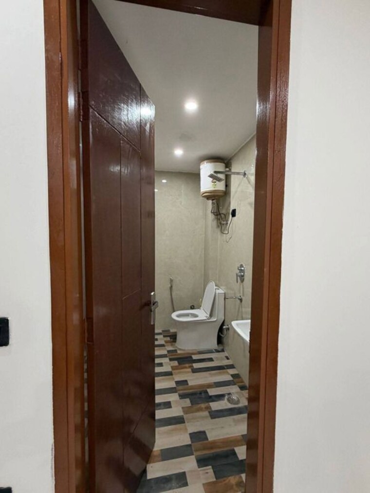 undefined, freedom fighters enclave 2 Bedroom 1000 Sq.Ft. Apartment In Freedom Fighters Enclave Delhi 10614644