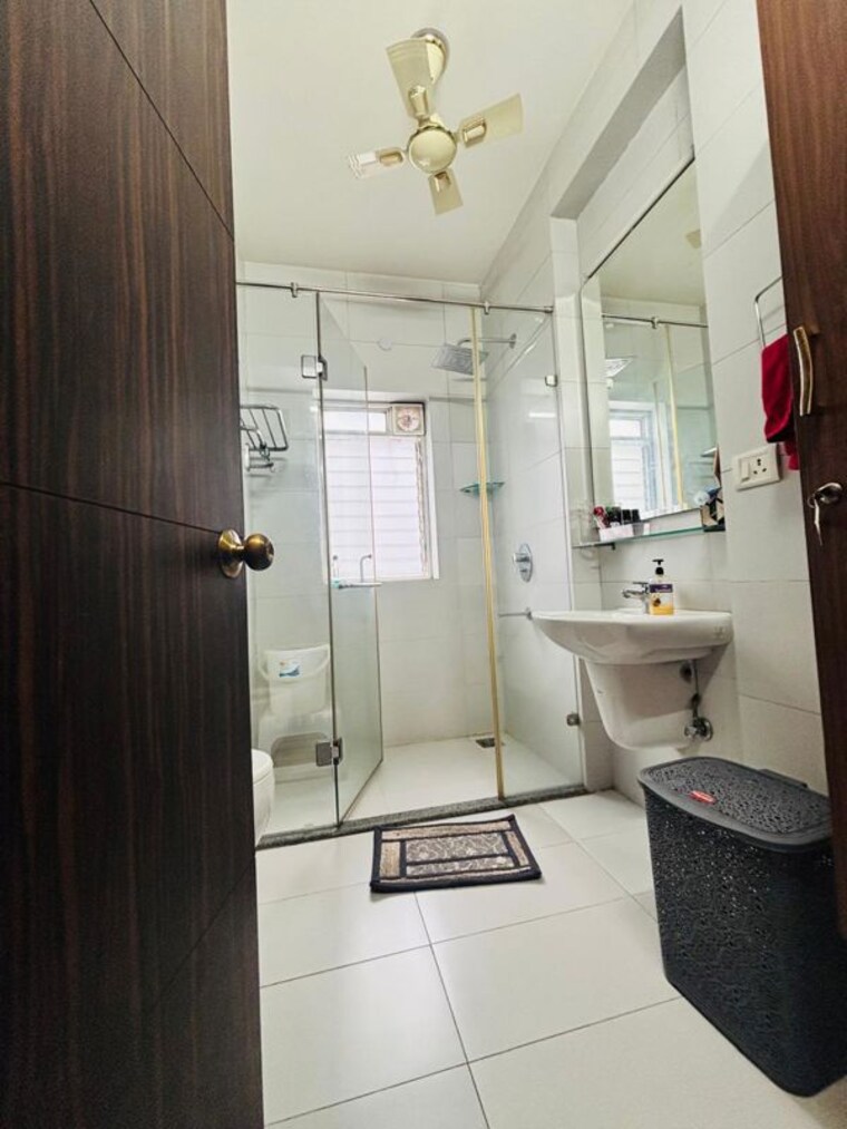 Bathroom, greater kailash ii 3 Bedroom 2500 Sq.Ft. Apartment In Greater Kailash ii Delhi 10614649