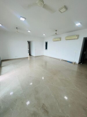 Room in 4 BHK Apartment at DB Woods, Goregaon East – for Rent