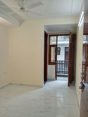 Room in 2 BHK Apartment at Panchsheel Vihar – for Rent