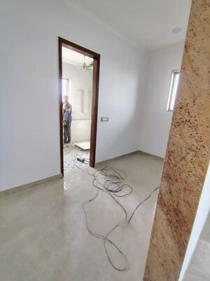 Room in 3 BHK Builder Floor at Palam Vihar – for Rent