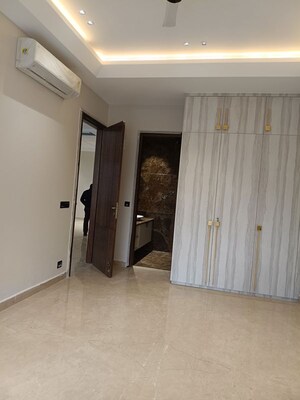 Room in 4 BHK Builder Floor at New Friends Colony – for Sale