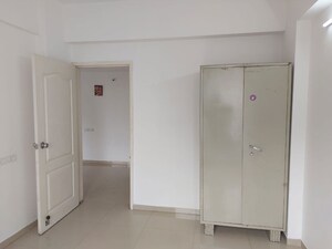 Room in 2 BHK Apartment at Gulmohar Goldcoast, Kharadi – for Rent