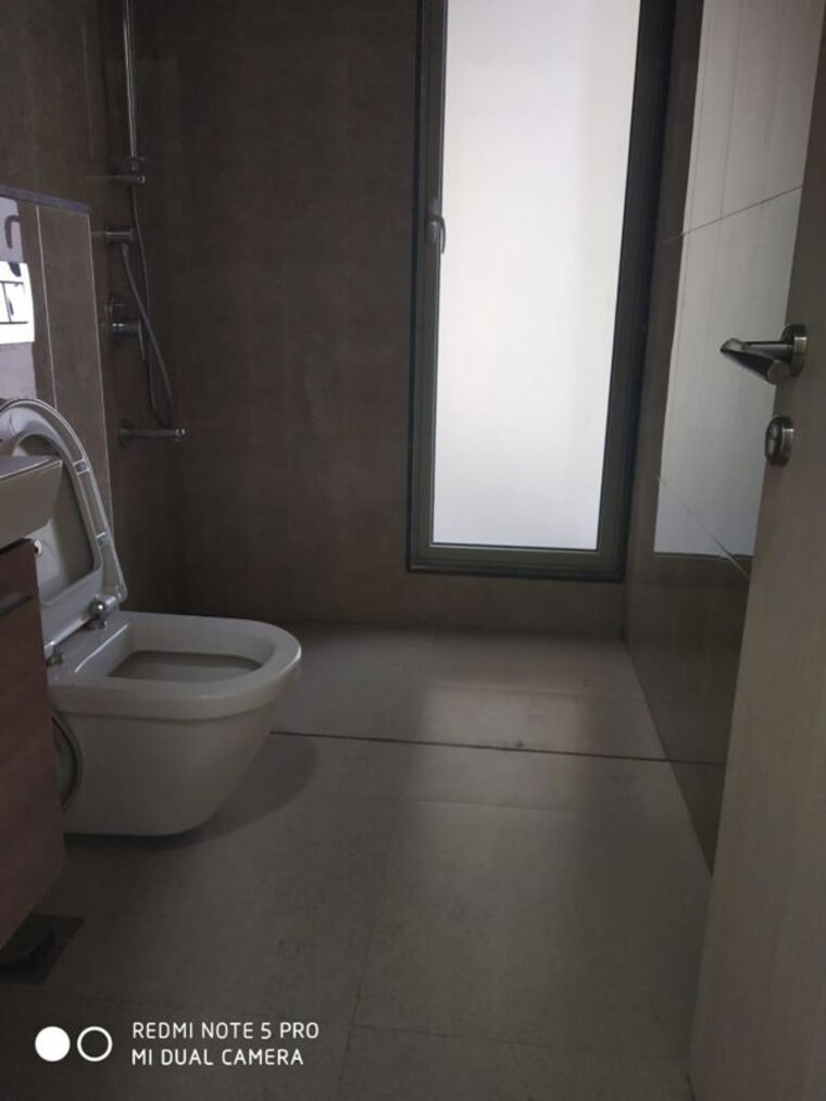 Bathroom, sheth-polaris 3 Bedroom 1250 Sq.Ft. Apartment In Goregaon West Mumbai 10614768