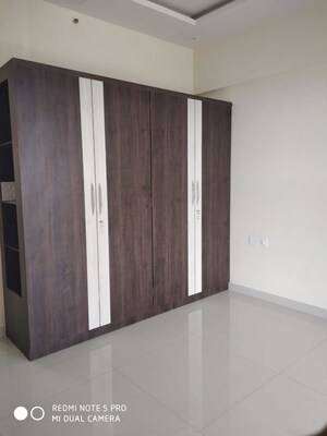 Room in 3 BHK Apartment at Sheth Polaris, Goregaon West – for Rent