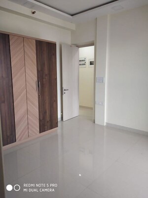 Room in 3 BHK Apartment at Sheth Polaris, Goregaon West – for Rent