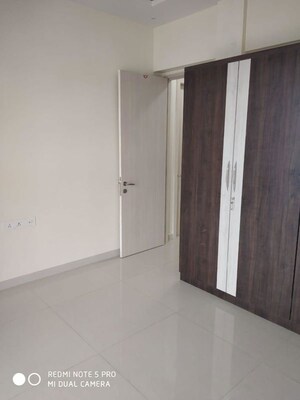 Room in 3 BHK Apartment at Sheth Polaris, Goregaon West – for Rent