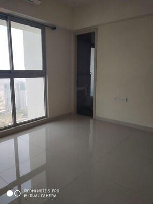 Room in 3 BHK Apartment at Sheth Polaris, Goregaon West – for Rent
