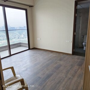 Room in 4 BHK Apartment at Kalpataru Vista, Sector 128 – for Rent
