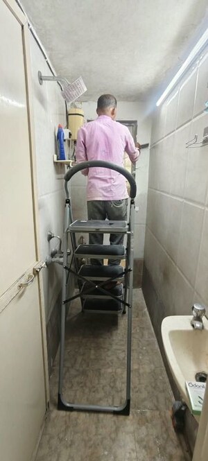 Bathroom in 1.5 BHK Apartment at Mahim West – for Rent