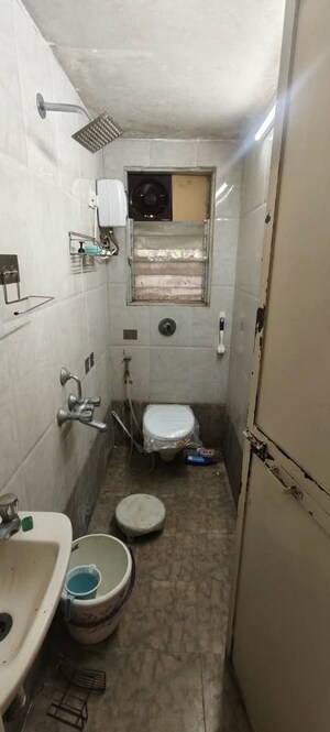 Bathroom in 1.5 BHK Apartment at Mahim West – for Rent