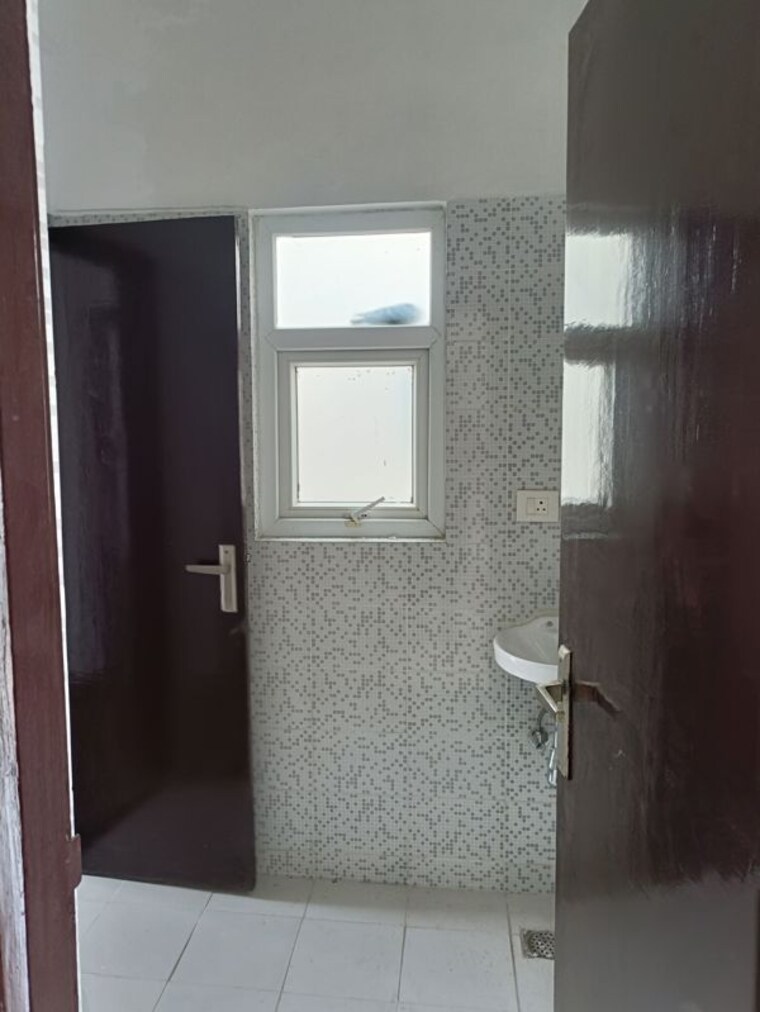 Bathroom, bptp-park-elite-floors 3 Bedroom 1300 Sq.Ft. Apartment In Sector 85 Faridabad 10614806