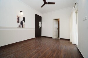 Room in 2.5 BHK Apartment at Trident Embassy, Sector 1 Greater Noida – for Sale