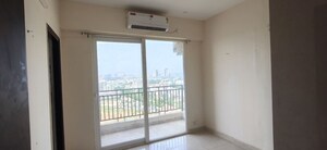 Room in 2 BHK Apartment at Signature Global Prime, Sector 63a – for Sale