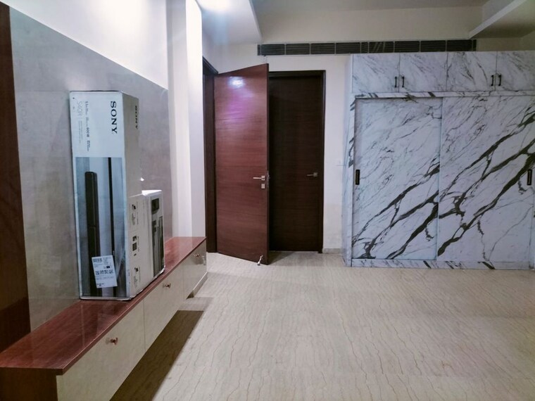 Bedroom, mahagun-mezzaria 3.5 Bedroom 2500 Sq.Ft. Apartment In Sector 78 Noida 10614838