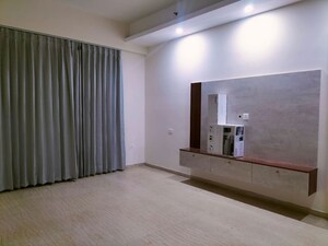 Room in 3.5 BHK Apartment at Mahagun Mezzaria, Sector 78 – for Sale