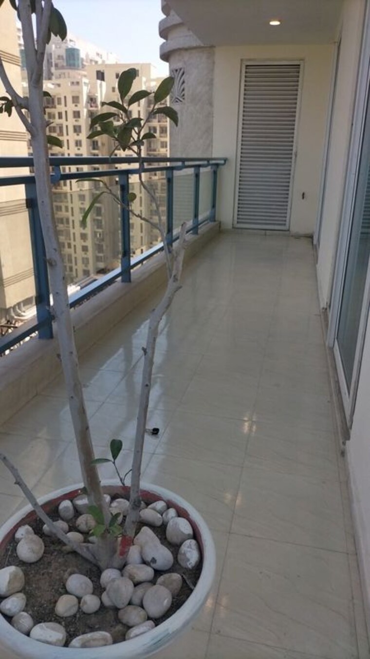 Balcony, mahagun-mezzaria 3.5 Bedroom 2500 Sq.Ft. Apartment In Sector 78 Noida 10614838