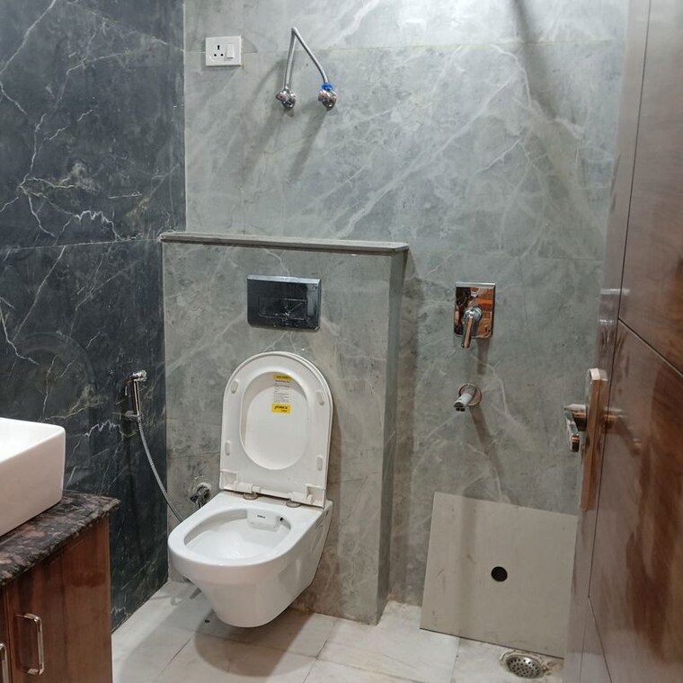 Bathroom, indirapuram shakti khand 1 3 Bedroom 112 Sq.Ft. Builder Floor In Indirapuram Shakti Khand 1 Ghaziabad 10614869