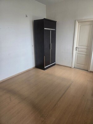 Room in 2 BHK Apartment at AIPL Club Residences, Sector 70a – for Rent