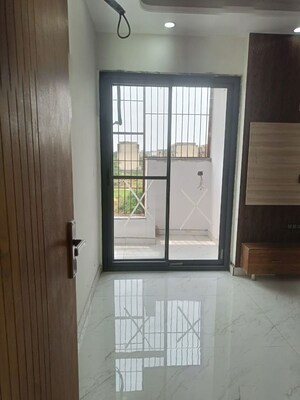 Room in 2 BHK Apartment at Auric City Homes, Sector 82 – for Rent
