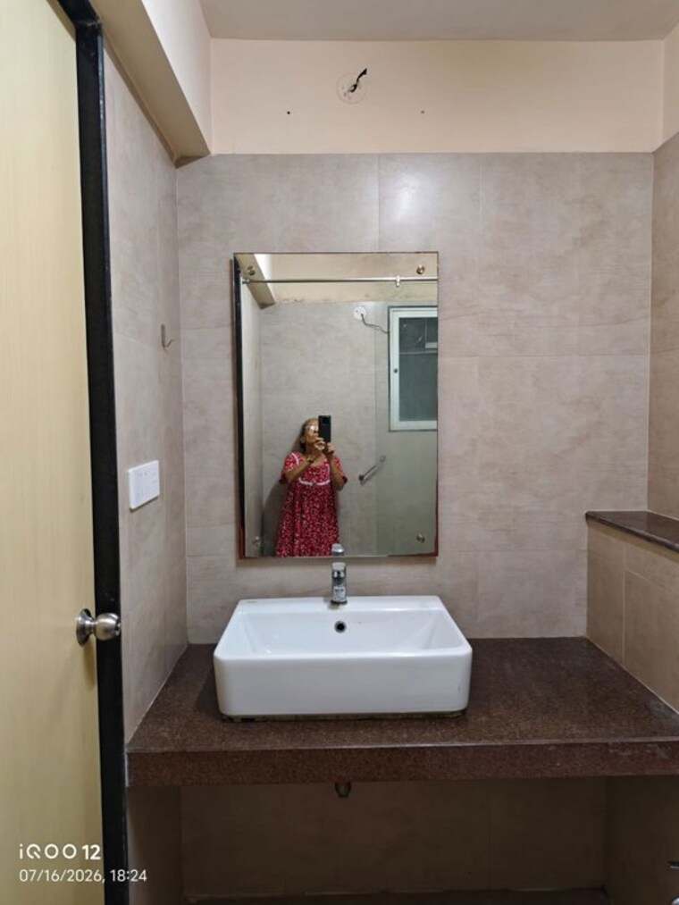 Bathroom, godrej-central 2 Bedroom 751 Sq.Ft. Apartment In Chembur Mumbai 10614823