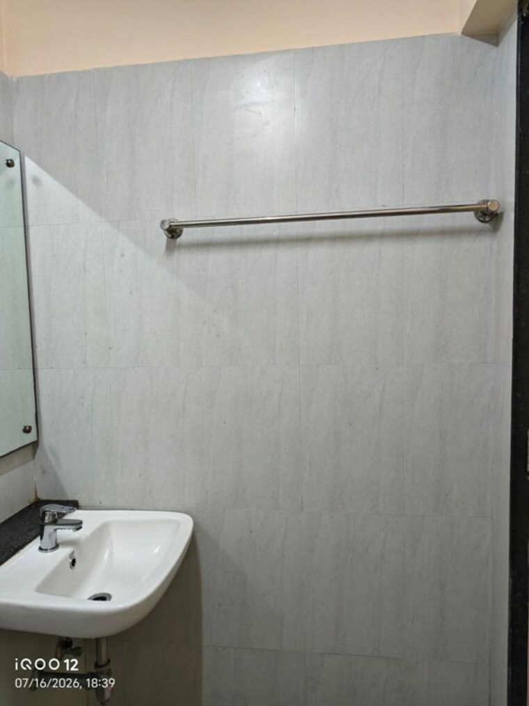 Bathroom, godrej-central 2 Bedroom 751 Sq.Ft. Apartment In Chembur Mumbai 10614823