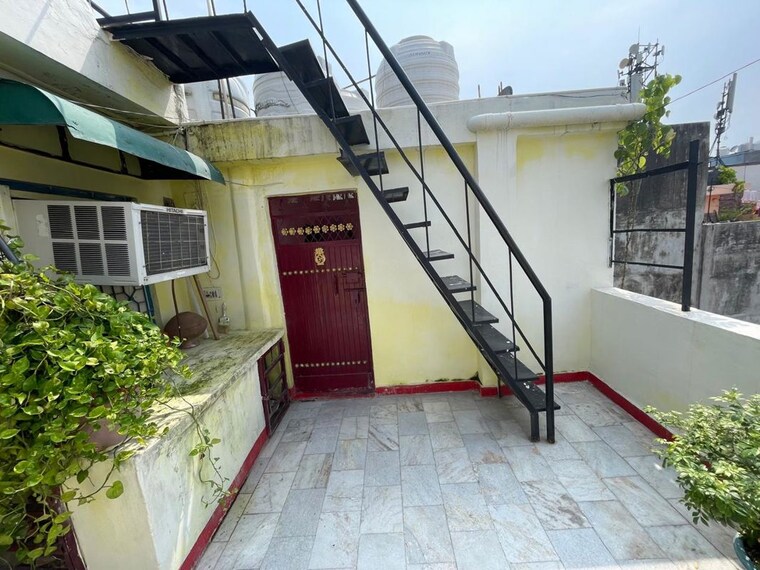 Terrace, mandawali 1.5 Bedroom 60 Sq.Yd. Builder Floor In Mandawali Delhi 10614902