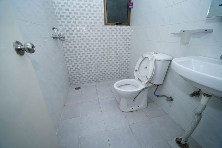 Bathroom, eros-sampoornam 2.5 Bedroom 1060 Sq.Ft. Apartment In Sector 2 Greater Noida Greater Noida 10614900