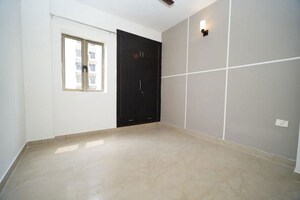 Room in 2.5 BHK Apartment at Eros Sampoornam, Sector 2 Greater Noida – for Sale