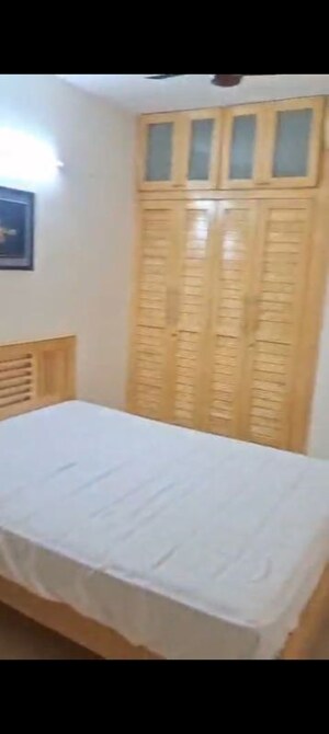Room in 2 BHK Apartment at Marthas Place, Lavelle Road – for Rent