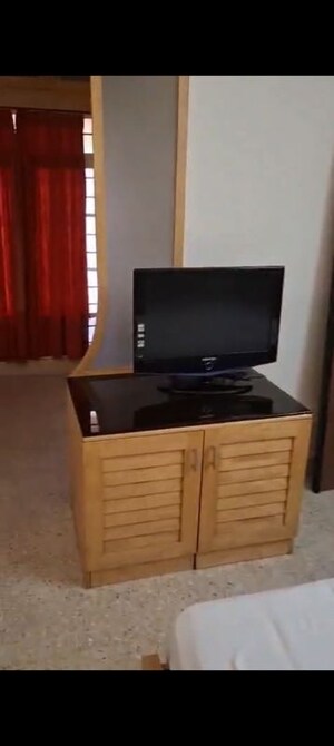 Furnished Amenities in 2 BHK Apartment at Marthas Place, Lavelle Road – for Rent
