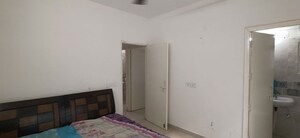 Room in 2 BHK Apartment at Signature Global Prime, Sector 63a – for Rent
