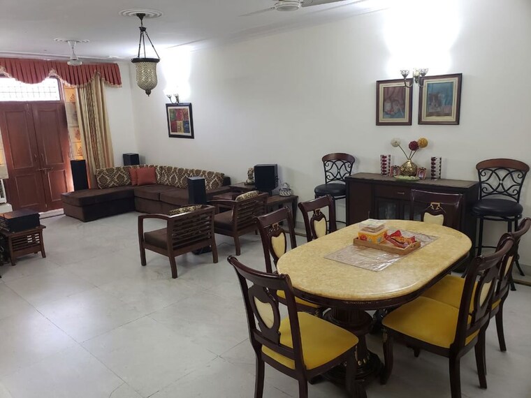 Dining area, uppal-southend 4 Bedroom 2000 Sq.Ft. Builder Floor In Sector 49 Gurgaon 10614923