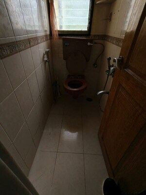 Bathroom in 1.5 BHK Apartment at Bandra West – for Rent