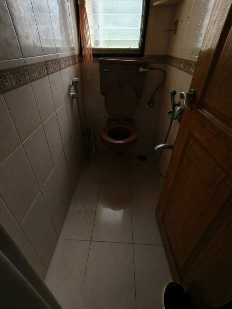Bathroom, bandra west 1.5 Bedroom 600 Sq.Ft. Apartment In Bandra West Mumbai 10614963