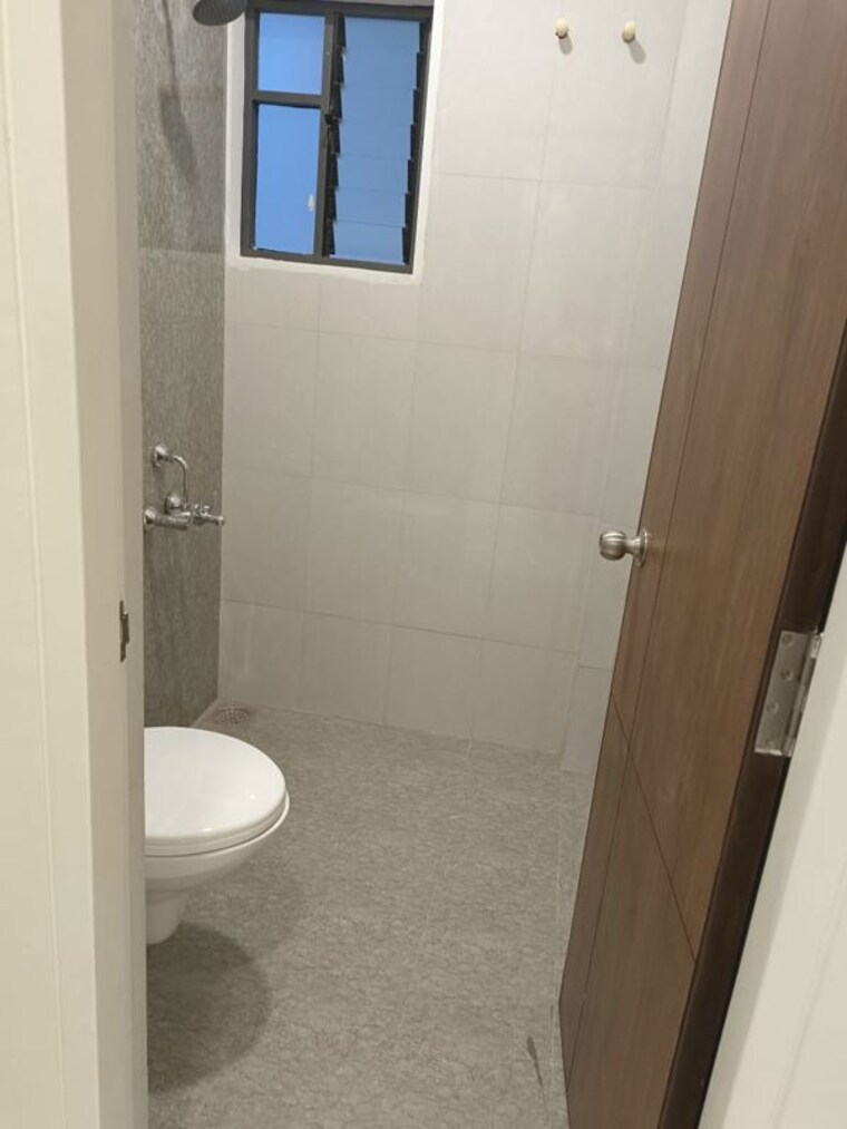 Bathroom, silverline-toran-residency 3 Bedroom 946 Sq.Ft. Apartment In Gotri Vadodara 10614951